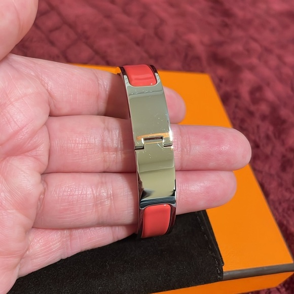 Hermès Peach Clic H Bracelet - Picture 4 of 13